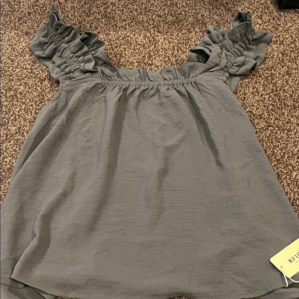 Chic Ruffle Sleeve Blouse in Gray